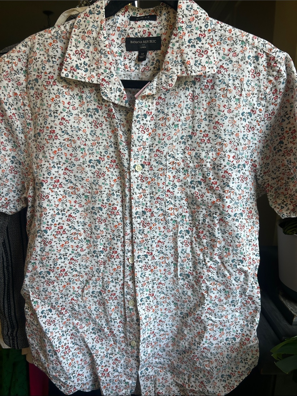 Banana Republic Men’s White Floral Short-Sleeve Shirt